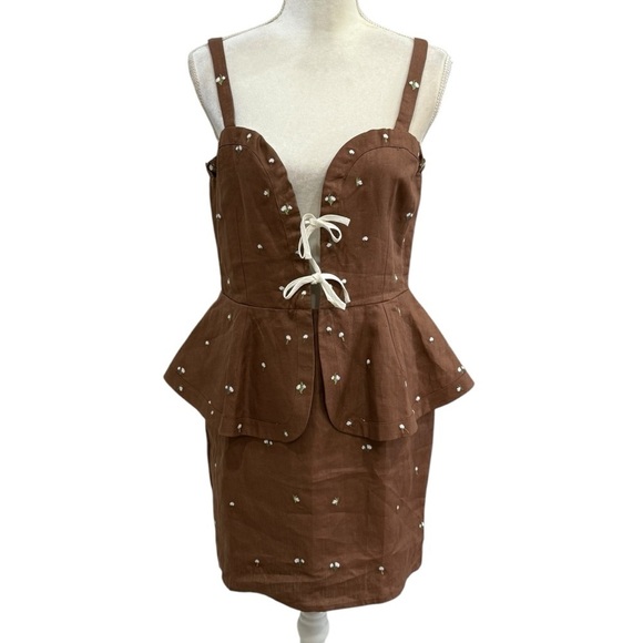 Fanm Mon Helaina Floral Embroidered Bow Front Sweetheart
Neck Peplum Mini Dress - Picture 3 of 16